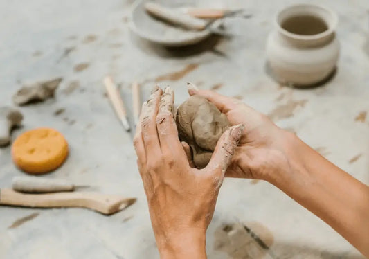 The difference between healing clay and ceramic clays - CLAYER
